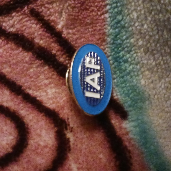 Vintage IAF Lapel pin-$5 add on - Picture 3 of 3